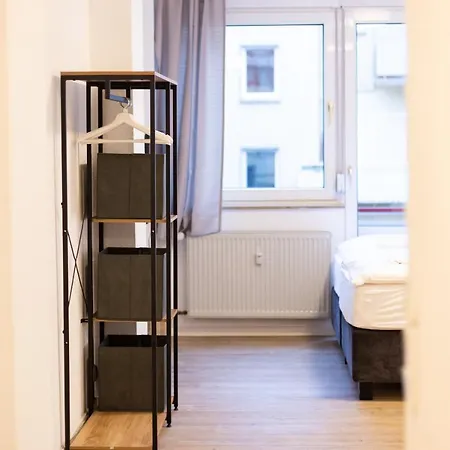 Modernes In Der Innenstadt דירה *