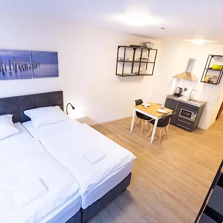 Modernes In Der Innenstadt דירה *